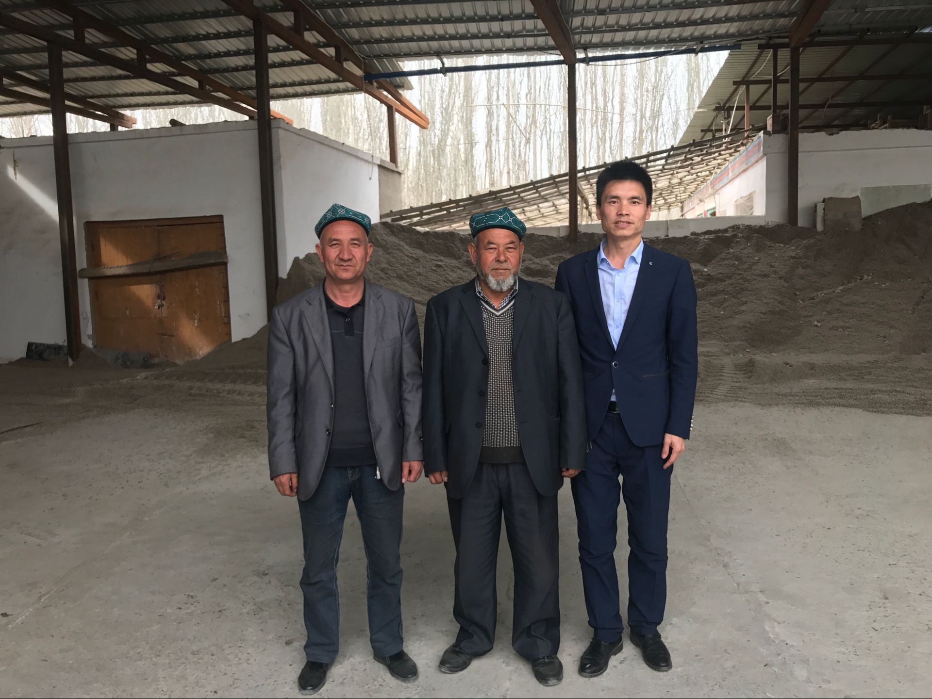 新疆喀什葉城客戶回訪留影